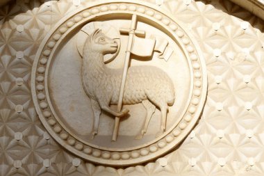 Hristiyan bayrağı taşıyan kuzu Agnus Dei için tipik bir semboldür. İsrail. 