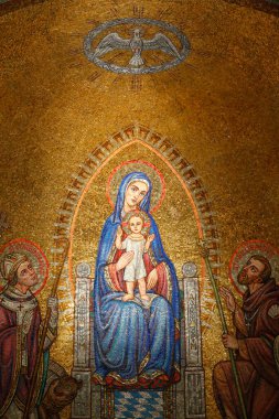 Yurt manastırı. Madonna ve Child mozaiği. İsrail. 