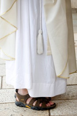 Papazın sandaletleri ve kovalayıcıları. İsrail. 