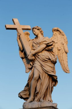 Ponte Sant 'Angelo' daki melek heykeli. Le Bernin. İtalya. 