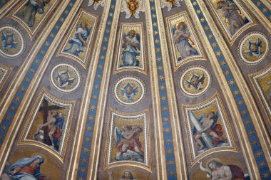 Kubbe ve freskler. Aziz Peter Bazilikası. İtalya. 