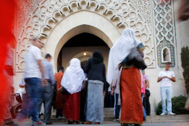 Paris Büyük Camii 'ndeki Müslümanlar Ad El Fitr Festivali Fransa. 