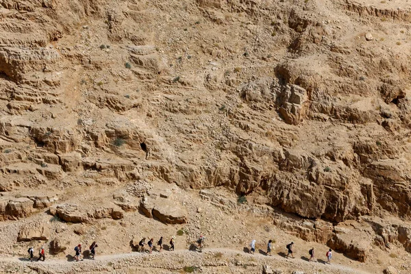 Pilgrimage Holy Land Pilgrims Walking Wadi Qelt Valley Israel — Stockfoto