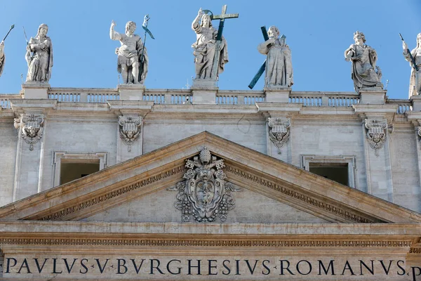 Statues Apostles Jesus Facade Peter Basilica Italy — Fotografia de Stock
