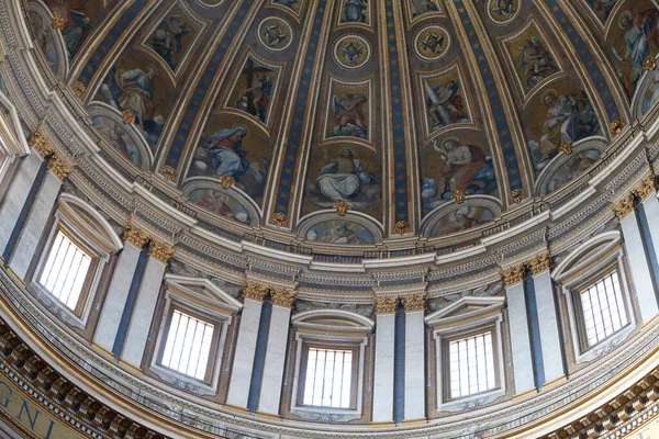 Dome Frescoes Peter Basilica Italy — 图库照片