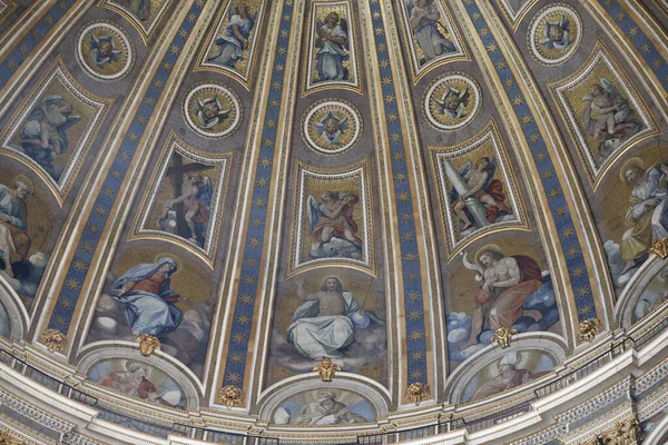 Dome Frescoes Peter Basilica Italy — стокове фото