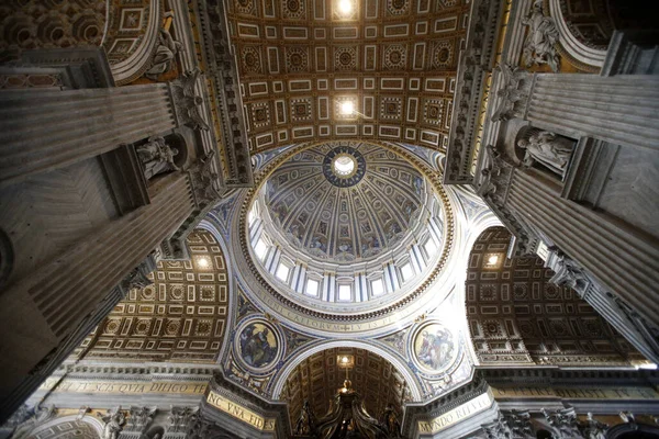 Dome Frescoes Peter Basilica Italy — Stockfoto