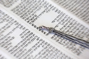 İşaretli Yahudi Torah parşömeni. On Emir 'i. Fransa. 