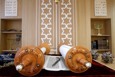 Tevrat parşömeni. Museviliğin sembolü. Fransa. 
