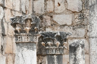 Capernaum 'daki bir sinagogun kalıntıları. Capernaum, İncil 'de İsa Mesih' in bakanlığının tarif edildiği yerdir.