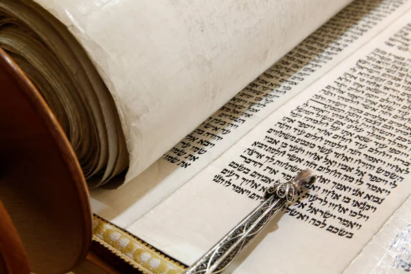Torah Scroll Yad Torah Pointer France — стокове фото