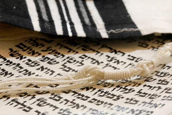 Tevrat Parşömeni Tallit Yahudi Dua Şalı Tzittzit Düğümlü Ritüeller Fransa — Stok fotoğraf