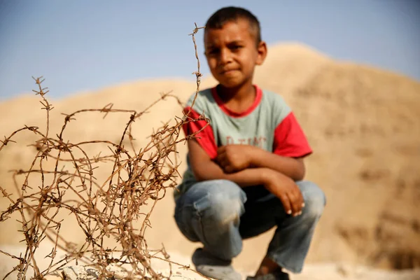 Palestinian Boy Barber Wire Judean Desert Israel — Stock Photo, Image