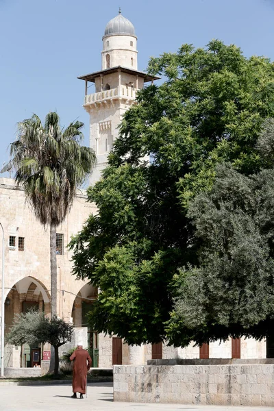 하람에쉬 샤리프는 건물에서 수있는 사원의 첨탑이다 이스라엘 — 스톡 사진