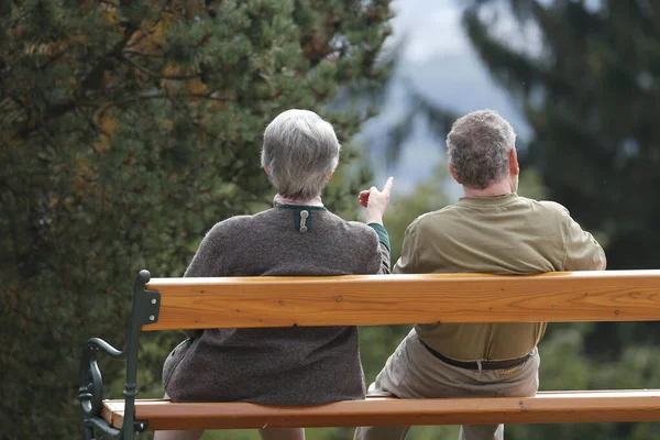 Couple Bench Vienna Austria — Stockfoto