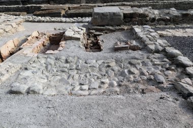 Saint-Maurice d 'Agaune Manastırı. Martolet arkeolojik alanı. Bölgedeki ilk Hıristiyan kiliseleri ve Saint Mauritius 'un gömüldüğü yer. Aziz Maurice. İsviçre. 