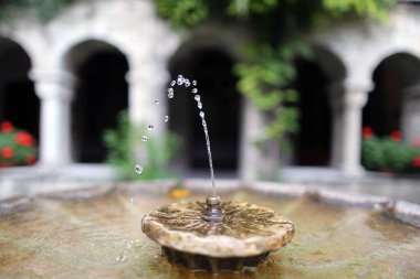 Saint-Maurice d 'Agaune Manastırı. Manastır. Çeşme. Aziz Maurice. İsviçre. 