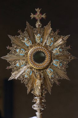 Ars-sur-Fromalılar. Jean-Marie Vianney Tapınağı (The Cure d 'Ars). Monstrance. Fransa.
