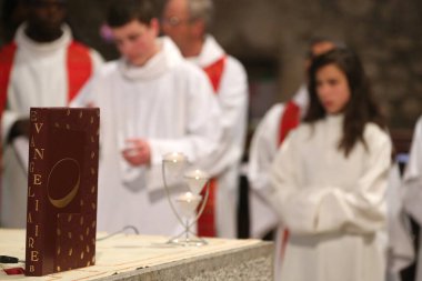 Genç katolikler Palm Sunday 'i kutluyor. İnanç ve maneviyat. Fransa. 