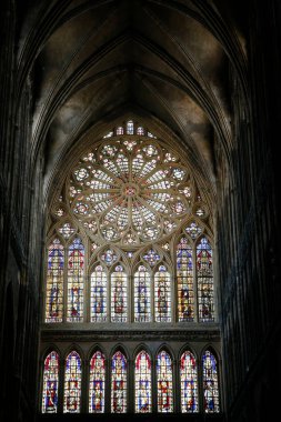 Metz Katedrali. Lekeli cam pencere (14. yüzyıl). Fransa. 