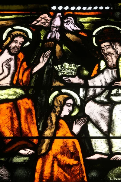瓦莱州芬豪特天主教教堂 杜南的玻璃窗圣母加冕仪式 — 图库照片