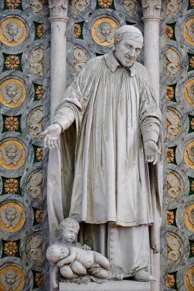 Catedral Nuestra Señora Amiens Estatua San Vicente Paúl Francia —  Fotos de Stock