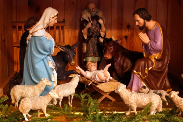 Vánoční Postýlka Koholickém Kostele Scéna Zrození Svatá Rodina Francie — Stock fotografie