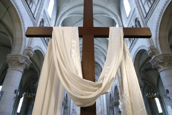 Iglesia San Ambrosio Semana Santa Cruz Paño Blanco Simbolizan Resurrección —  Fotos de Stock