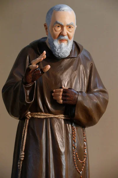 Peder Pio. Katolik kilisesi. Fransa. 