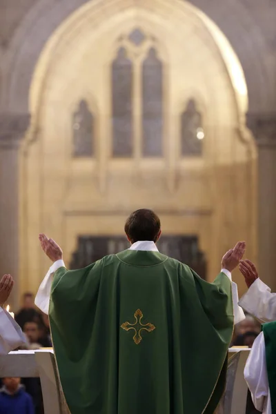 Notre Dame Perpetuel Secours Βασιλική Καθολική Λειτουργία Ιερέας Ευχαριστία — Φωτογραφία Αρχείου