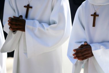  La Benite Fontaine Sığınağı. Vaiz Çocuklar. La Roche-sur-Foron. Fransa.