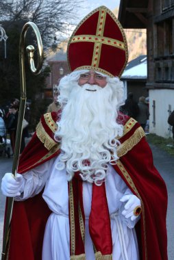 Aziz Niklas geçidi. Nikolaos de Myra olarak da bilinen Aziz Nikolaos, 4. yüzyılda yaşamış bir Hıristiyan aziz ve Yunan Myra piskoposuydu. Saint-Nicolas de Veroce. Fransa.