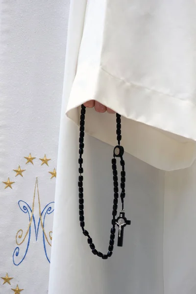 Perles Chapelet Catholique Romaine Sculptées Main Prêtre Priant Mystère Saint — Photo