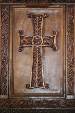 Atlı Protestan tapınağı. Oyma ahşap minber. Hıristiyan haçı. Cenevre. İsviçre. 