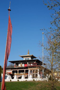 Bin Buda 'nın tapınağı. Dashang Kagyu Ling Cemaati.