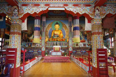 Bin Buda 'nın tapınağı. Dashang Kagyu Ling cemaati. Shakyamuni Buddha. Fransa. 