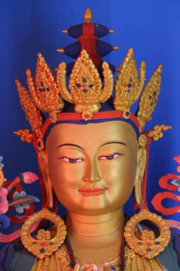 Shedrub Choekhor Ling manastırı. Buda Maitreya heykeli. Budist dini. Fransa. 