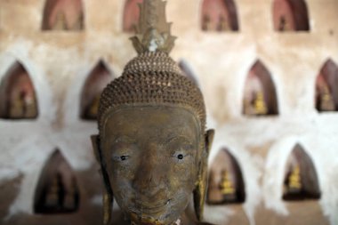 Wat Sisaket (Si Saket) Budist tapınağı. Eski bronz Buda heykeli. Vientiane. Laos. 