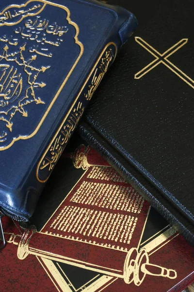 Torah Bibbia Corano Interconfessionale Simboli Religiosi — Foto Stock