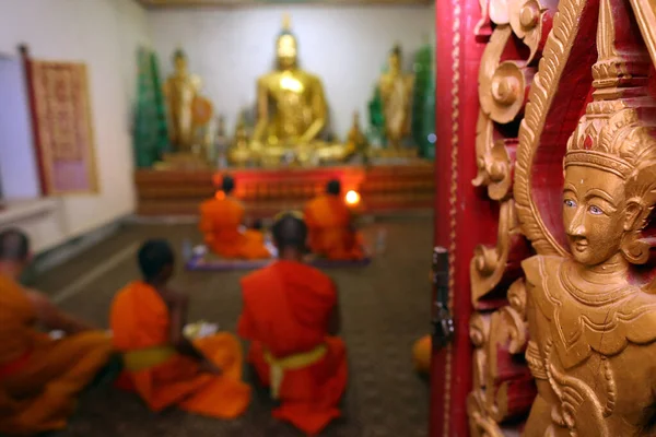 Buddhasima Sim Complexe Sacré Temple Bouddhiste Groupe Jeunes Moines Bouddhistes — Photo