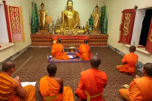 Буддизм Або Сім Найбільш Священний Комплекс Буддійського Храму Група Сидячих — стокове фото