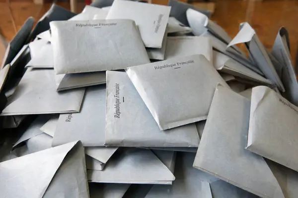 Les Urnes Paris Voter Papier Vote Dans Des Enveloppes Bleues — Photo