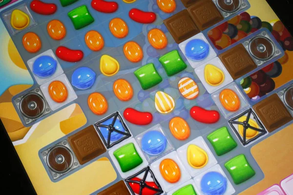 Ipad oyunu. Candy Crush. Dijital teknoloji. 