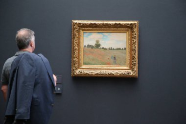 Orsay Müzesi. Poppy (Les coquelicots), Claude Monet tarafından 1873 yılında dosyalandı. Paris mi? Fransa.