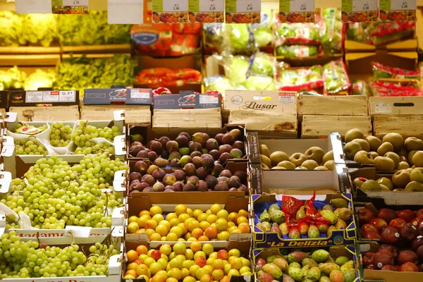 Супермаркет Фрукти Купувати Супермаркеті Франція — стокове фото