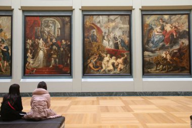 Louvre Müzesi. Medicis Galerisi. Ziyaretçiler. Paris mi? Fransa. 