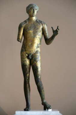 Louvre Müzesi. Apollon de Lillebonne heykeli. 2. Yüzyıl. Paris mi? Fransa. 