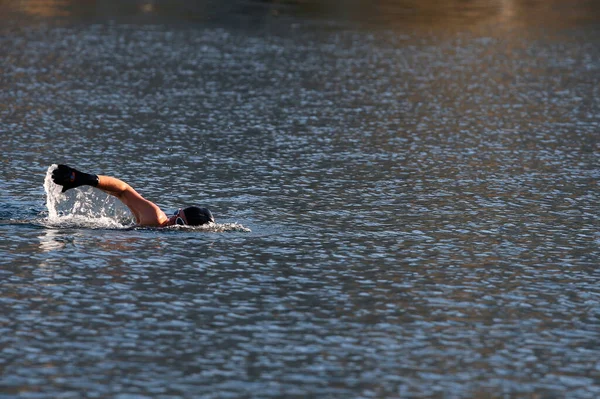 帕西湖女人在游泳体育 — 图库照片