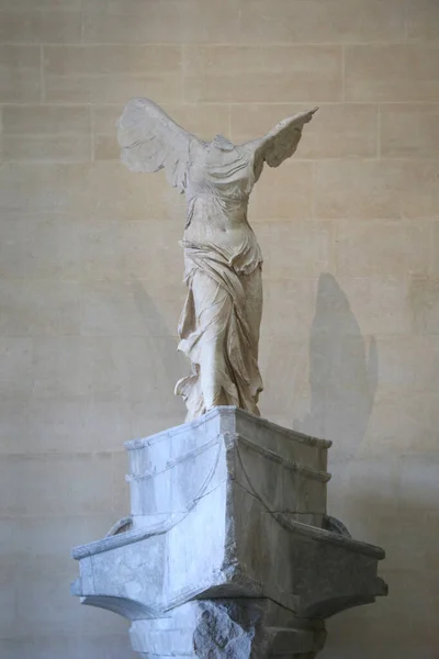 Het Louvre Museum Gevleugelde Overwinning Van Samothrace Parijs Frankrijk — Stockfoto