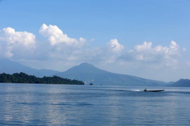 Nam Ngum Gölü. Manzara. Laos.